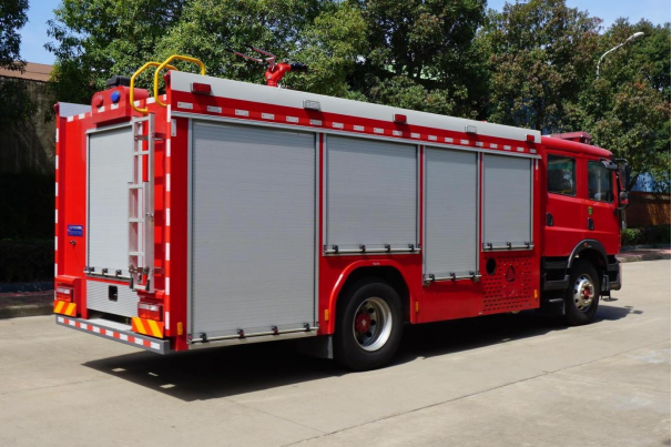 7噸東風(fēng)D9水罐消防車(chē)