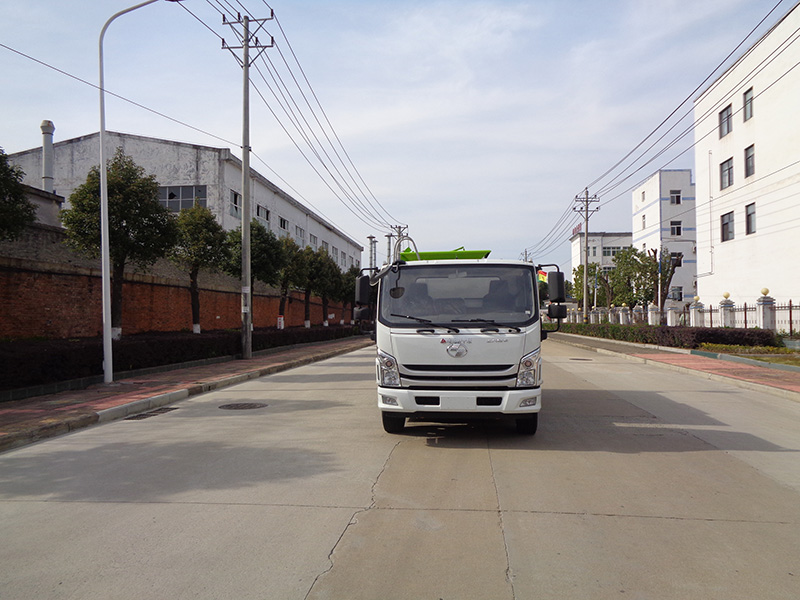XZL5125ZZZBEV型純電動(dòng)自裝卸式垃圾車(chē)